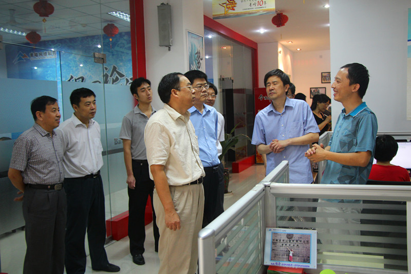 國(guó)務(wù)院政策研究院和國(guó)家工信部領(lǐng)導(dǎo)來(lái)訪我司蒞臨指導(dǎo)