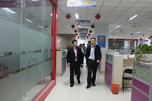 歡迎新鄉(xiāng)市政協(xié)副主席朱云卿一行蒞臨河南青峰網(wǎng)絡(luò)科技有限公司參觀(guān)指導(dǎo)